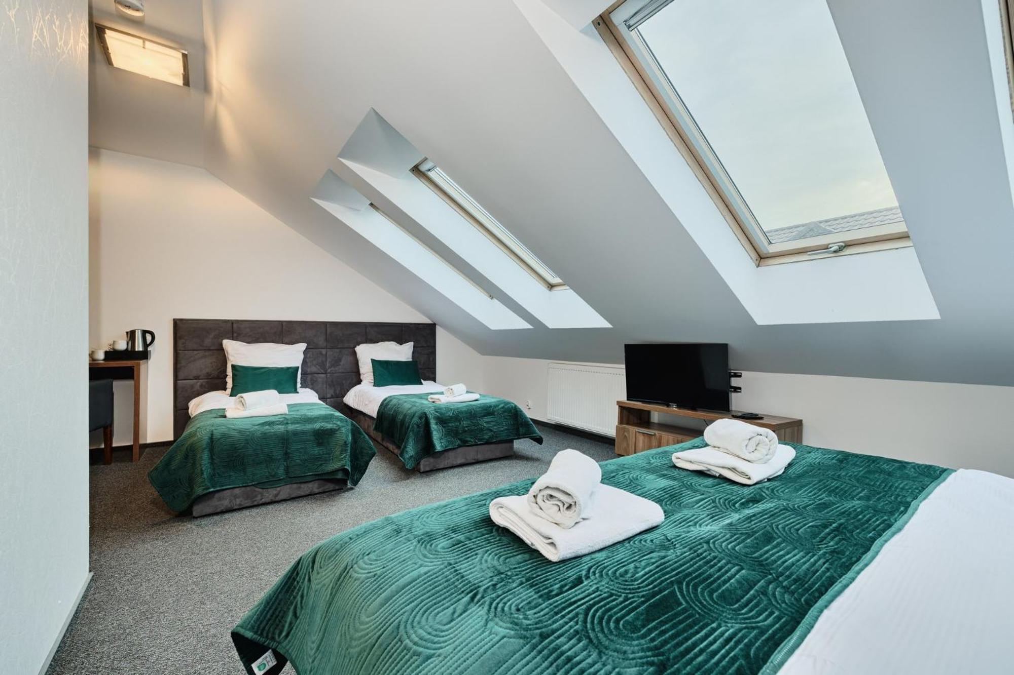 Bed and Breakfast Gosciniec Zacisze I Blisko A2 Dabie-Uniejow I Restauracja Экстерьер фото