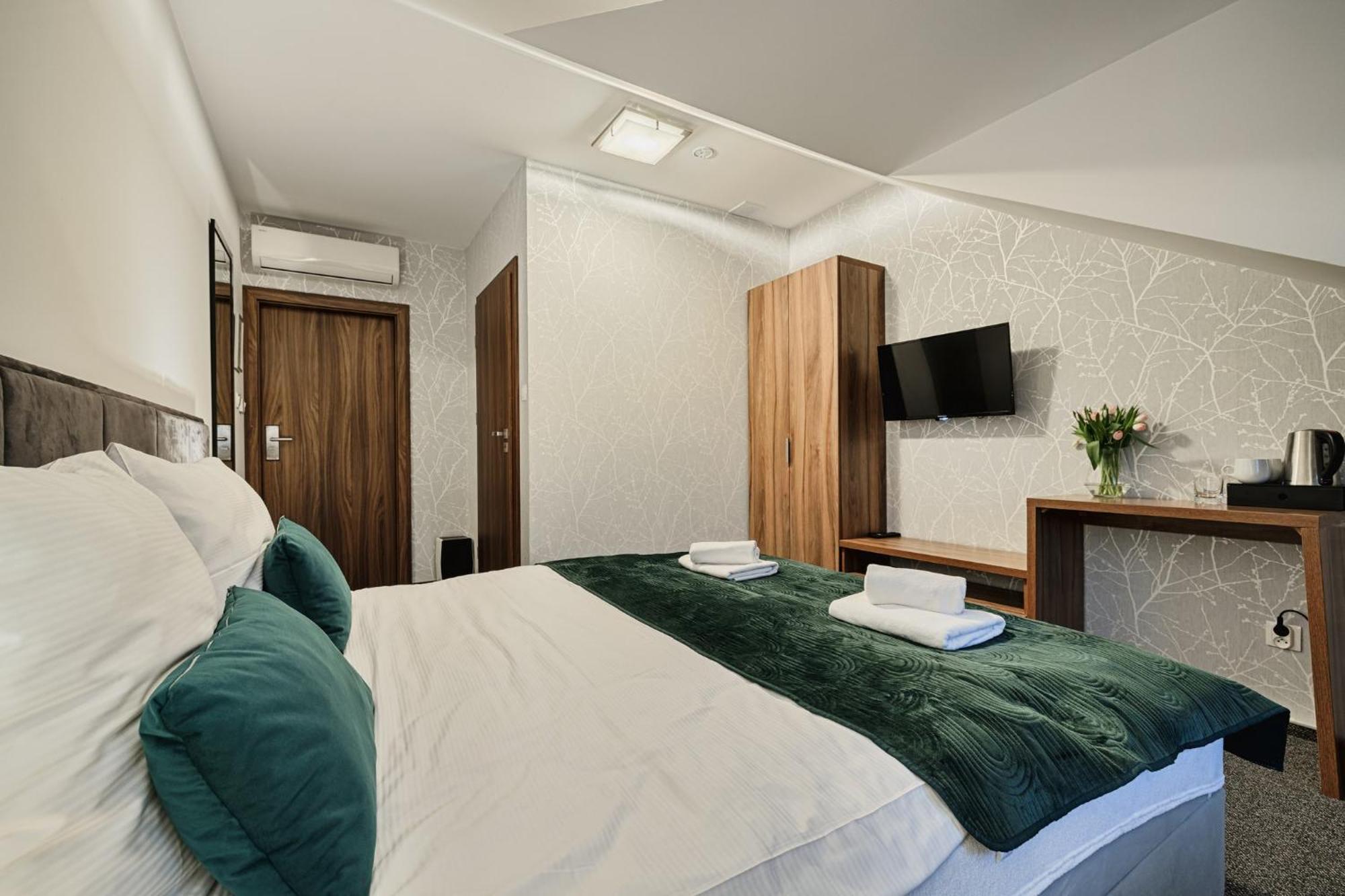 Bed and Breakfast Gosciniec Zacisze I Blisko A2 Dabie-Uniejow I Restauracja Экстерьер фото