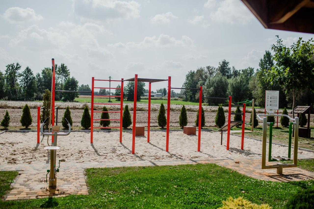 Bed and Breakfast Gosciniec Zacisze I Blisko A2 Dabie-Uniejow I Restauracja Экстерьер фото